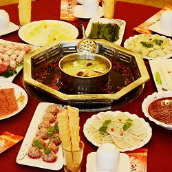 國內(nèi)火鍋店加盟價(jià)格表公司 選擇成都鼎尊餐飲管理有限責(zé)任公司的優(yōu)勢與價(jià)值